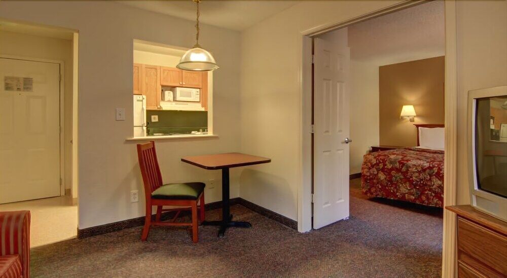 Intown Suites Extended Stay Marietta Ga - Town Center Кеннесо Екстер'єр фото
